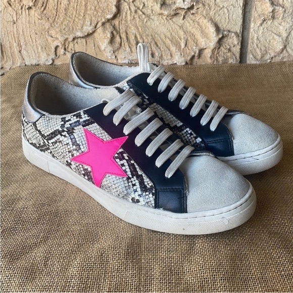 STEVEN BY STEVE MADDEN RUBIE SNAKE PINK STAR DISTRESSED SNEAKER
Size 10 - Picture 15 of 15